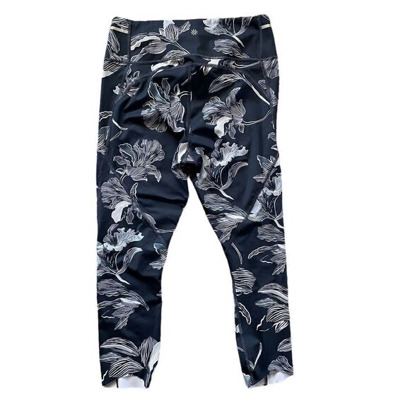 ATHLETA Navy Blue Floral Sonic Capri Size Medium Petite - Picture 3 of 9